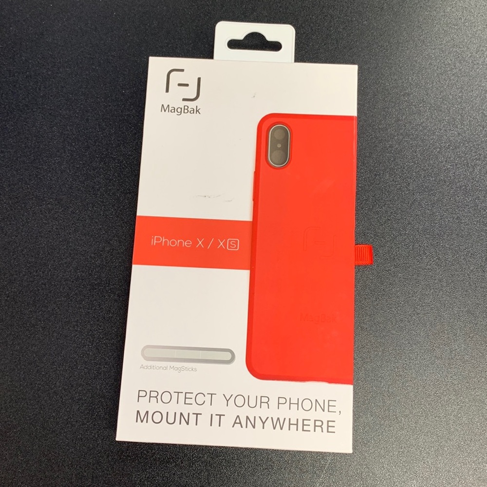 BRAND NEW | NEVER USED - Magbak iPhone X / XS magnetic case